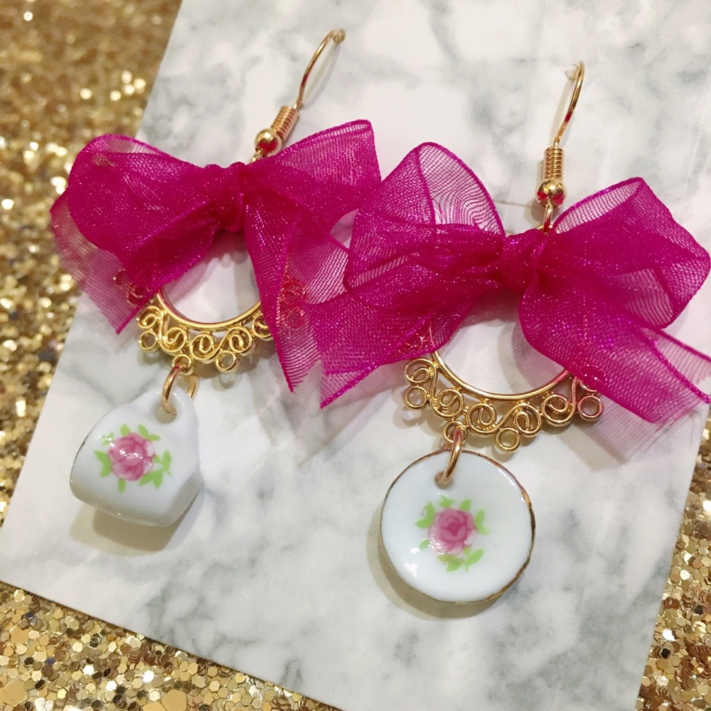✨ Late To The Party Earrings!✨